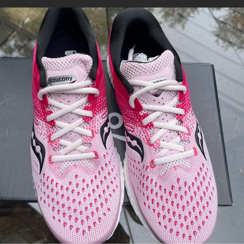 BNIB size 10 Saucony Freedom 3 running shoes
Brand new never worn..SOLD OUT!